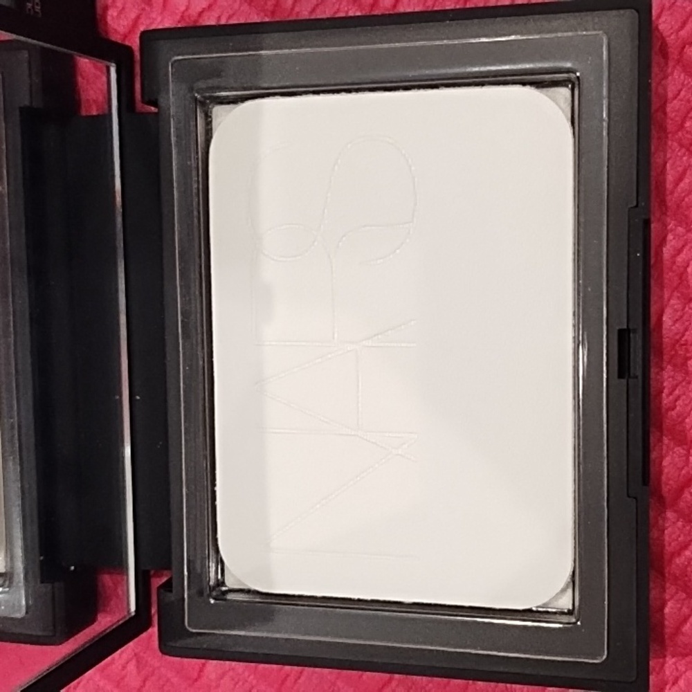 NARS Light Reflecting Setting Powder - White - Picture 2 of 9
